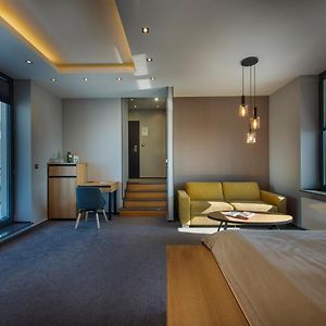 Zimmer mit Kingsize-Bett